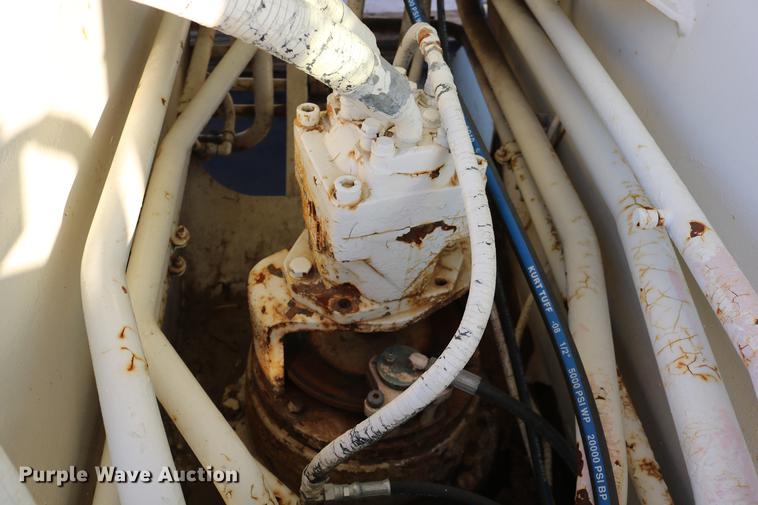 image for item DD0026 1985 P & H RT50 crane