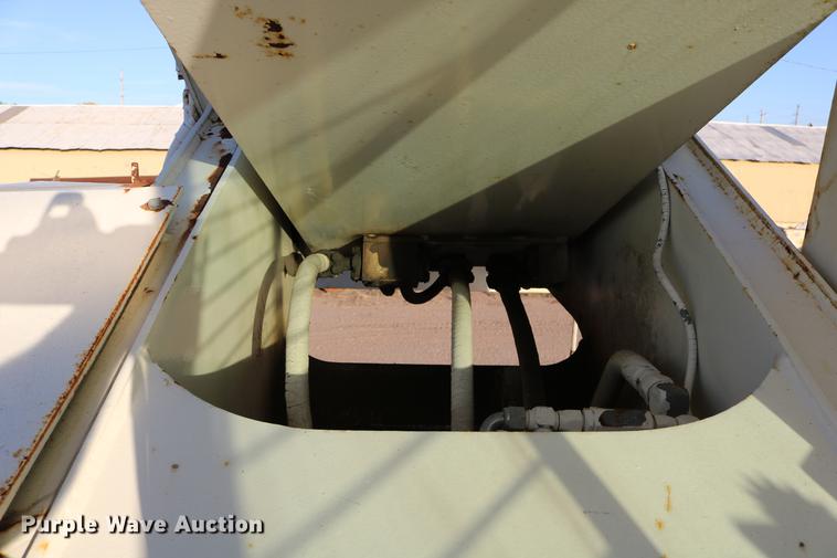 image for item DD0026 1985 P & H RT50 crane