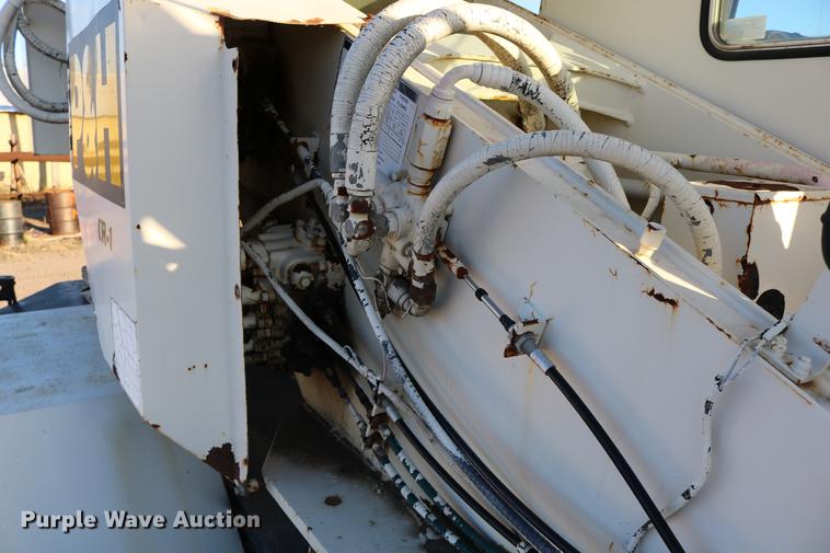 image for item DD0026 1985 P & H RT50 crane