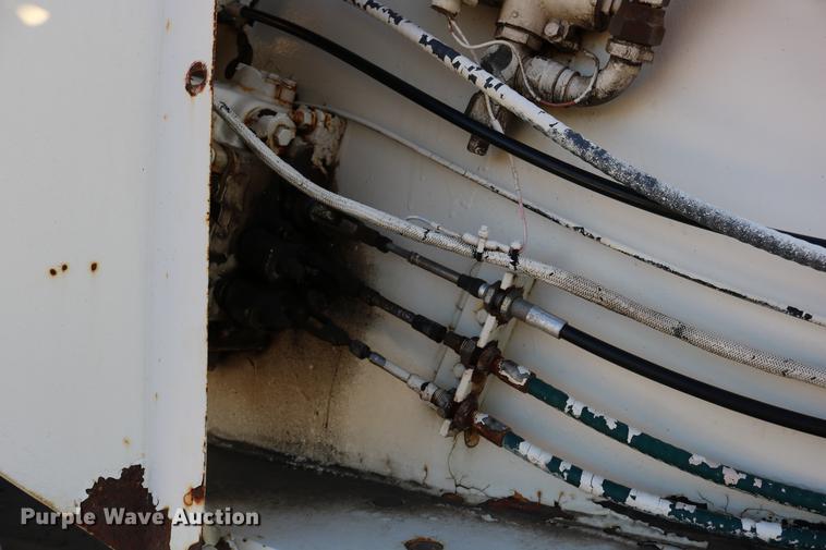 image for item DD0026 1985 P & H RT50 crane