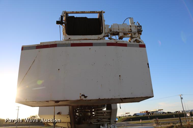 image for item DD0026 1985 P & H RT50 crane