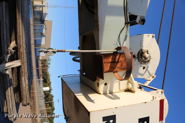 image for item DD0026 1985 P & H RT50 crane