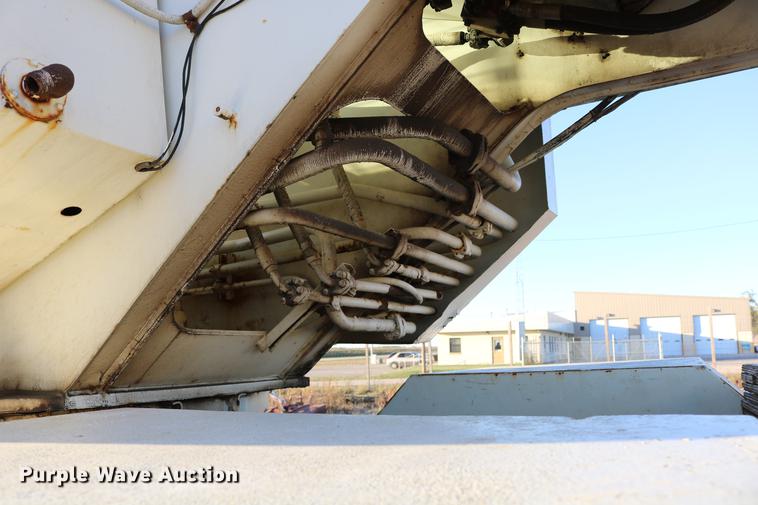 image for item DD0026 1985 P & H RT50 crane