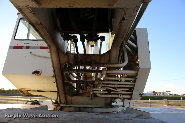 image for item DD0026 1985 P & H RT50 crane