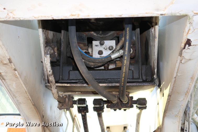 image for item DD0026 1985 P & H RT50 crane