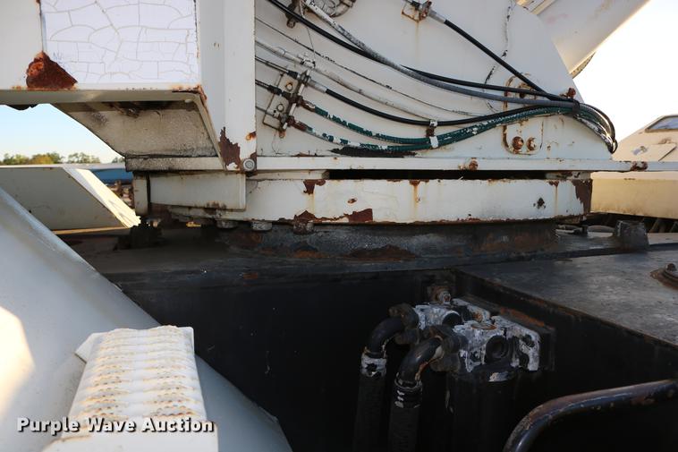 image for item DD0026 1985 P & H RT50 crane