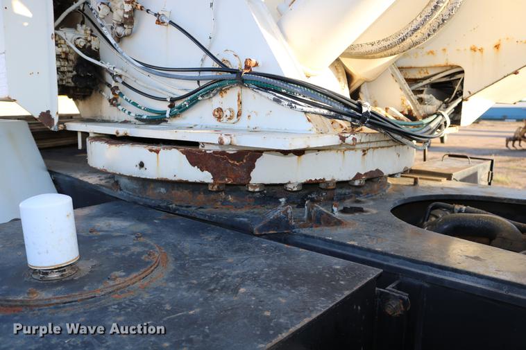 image for item DD0026 1985 P & H RT50 crane