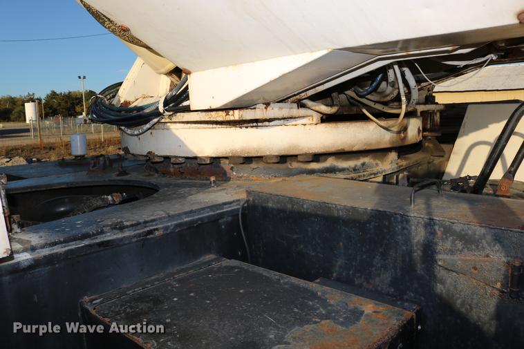 image for item DD0026 1985 P & H RT50 crane