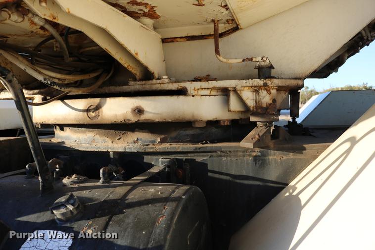 image for item DD0026 1985 P & H RT50 crane