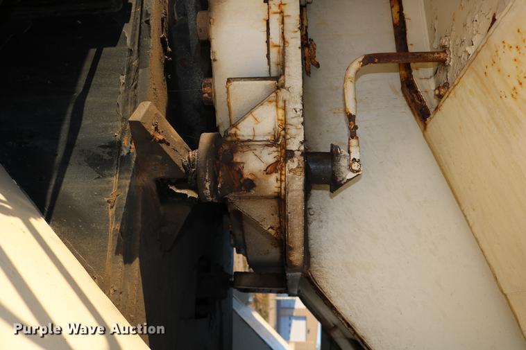 image for item DD0026 1985 P & H RT50 crane