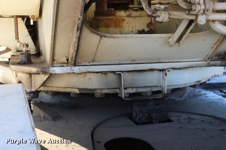 image for item DD0026 1985 P & H RT50 crane