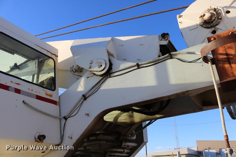 image for item DD0026 1985 P & H RT50 crane