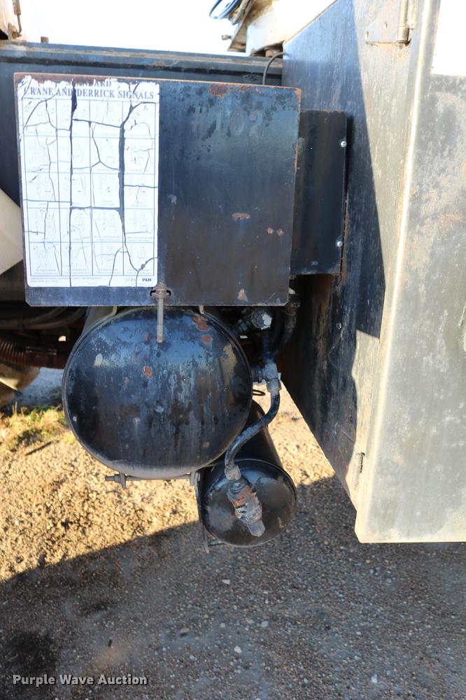 image for item DD0026 1985 P & H RT50 crane