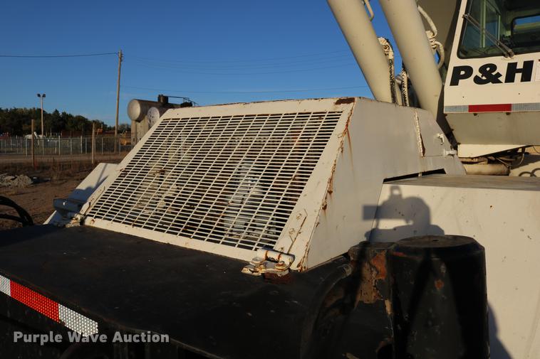 image for item DD0026 1985 P & H RT50 crane