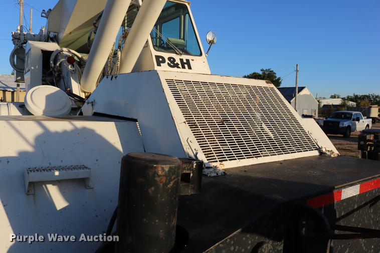 image for item DD0026 1985 P & H RT50 crane