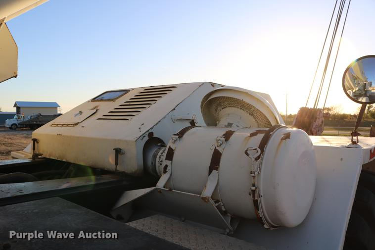 image for item DD0026 1985 P & H RT50 crane