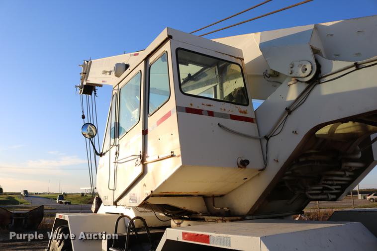 image for item DD0026 1985 P & H RT50 crane