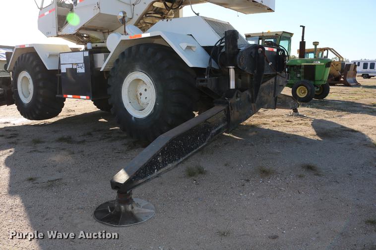 image for item DD0026 1985 P & H RT50 crane