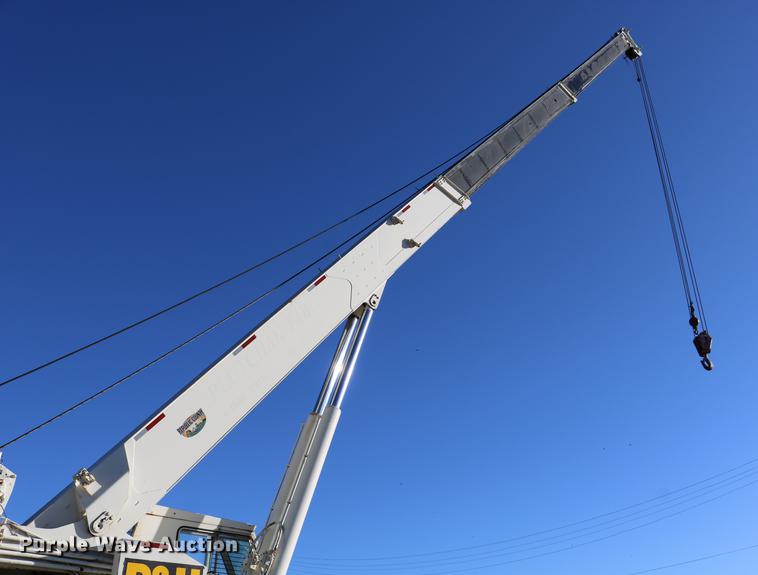 image for item DD0026 1985 P & H RT50 crane