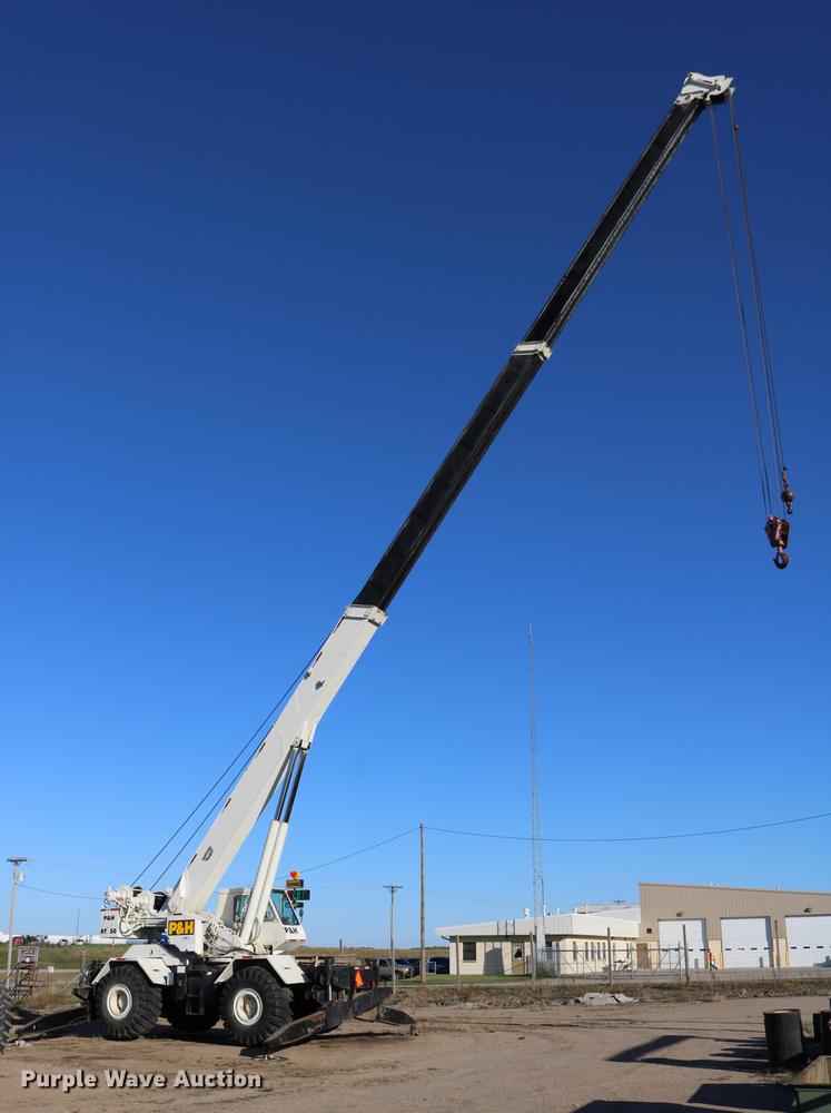 image for item DD0026 1985 P & H RT50 crane
