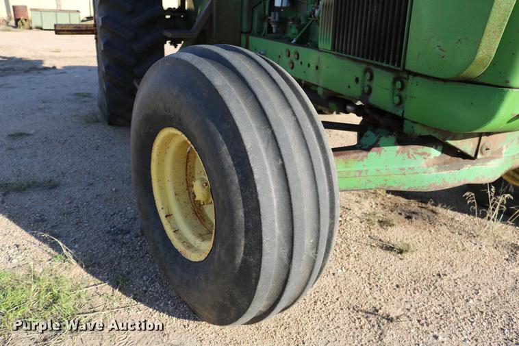 image for item DD0028 1970 John Deere 5020 tractor