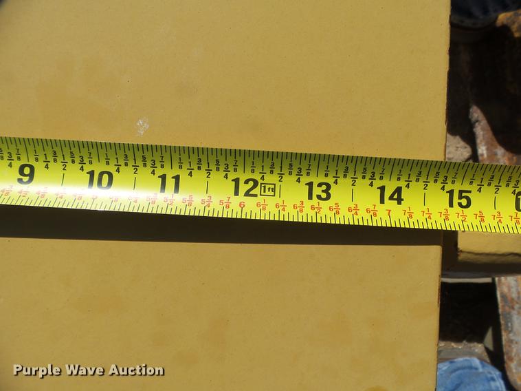 image for item DE9212 Caterpillar 140H push blocks