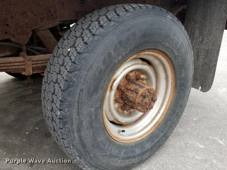 image for item DP9930 1997 Ford F250 Super Duty flatbed pickup truck