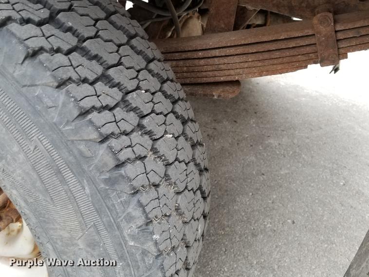 image for item DP9930 1997 Ford F250 Super Duty flatbed pickup truck