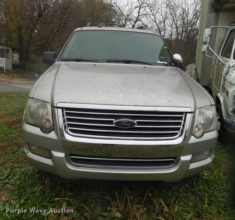 image for item DS9669 2008 Ford Explorer SUV