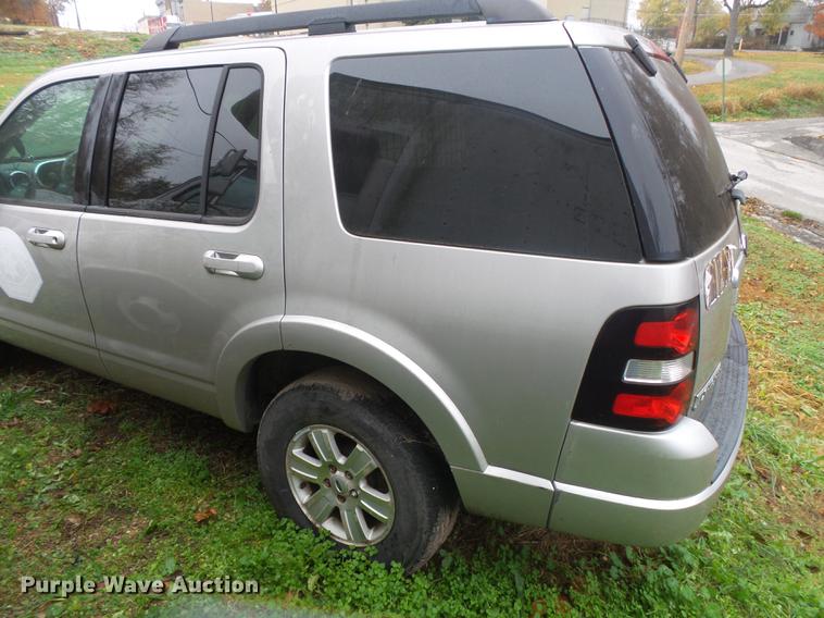 image for item DS9669 2008 Ford Explorer SUV