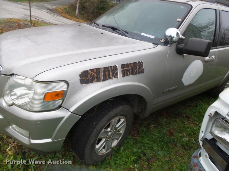 image for item DS9669 2008 Ford Explorer SUV
