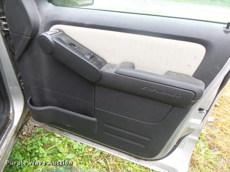 image for item DS9669 2008 Ford Explorer SUV
