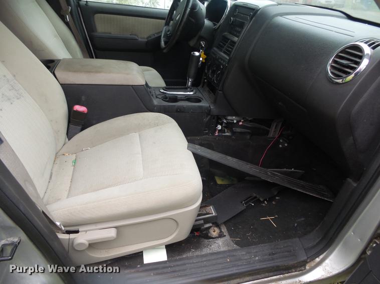 image for item DS9669 2008 Ford Explorer SUV