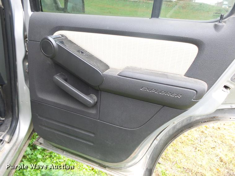 image for item DS9669 2008 Ford Explorer SUV