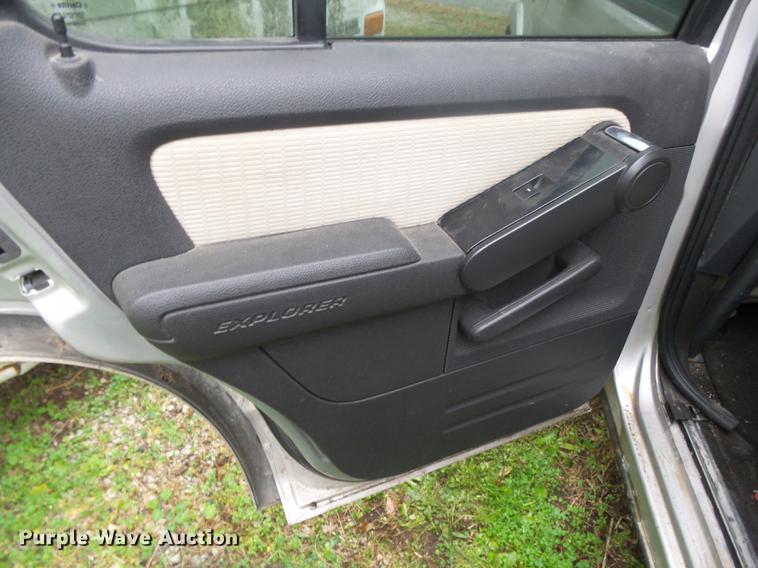 image for item DS9669 2008 Ford Explorer SUV