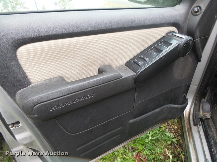 image for item DS9669 2008 Ford Explorer SUV