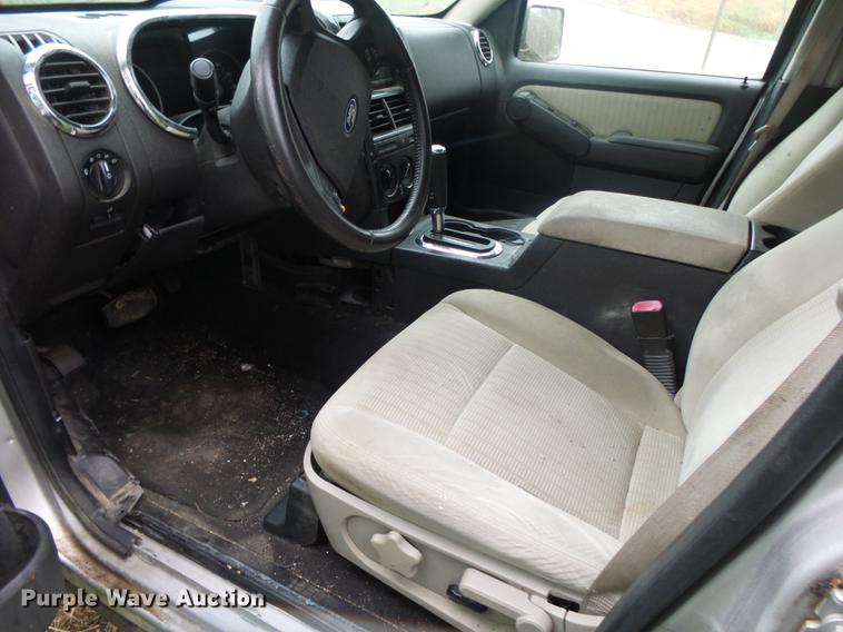 image for item DS9669 2008 Ford Explorer SUV