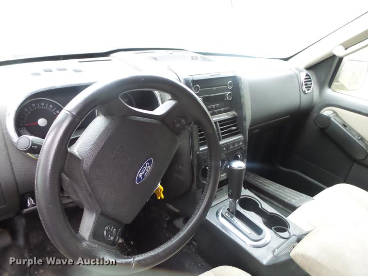 image for item DS9669 2008 Ford Explorer SUV