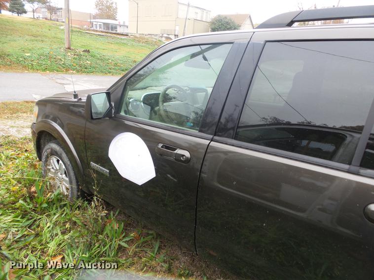 image for item DS9670 2008 Ford Explorer XLT SUV