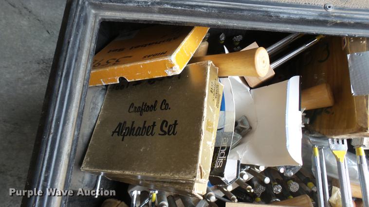 image for item DV9127 Leather tools