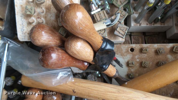 image for item DV9127 Leather tools