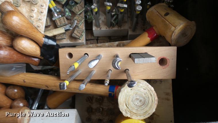 image for item DV9127 Leather tools