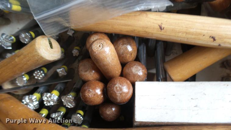 image for item DV9127 Leather tools