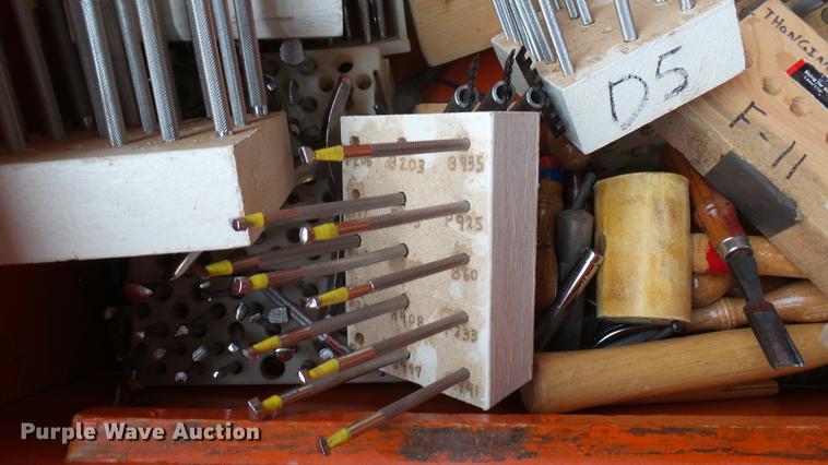 image for item DV9127 Leather tools