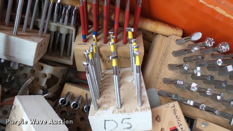 image for item DV9127 Leather tools