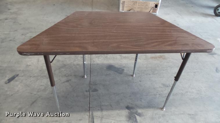 image for item DV9130 (8) tables