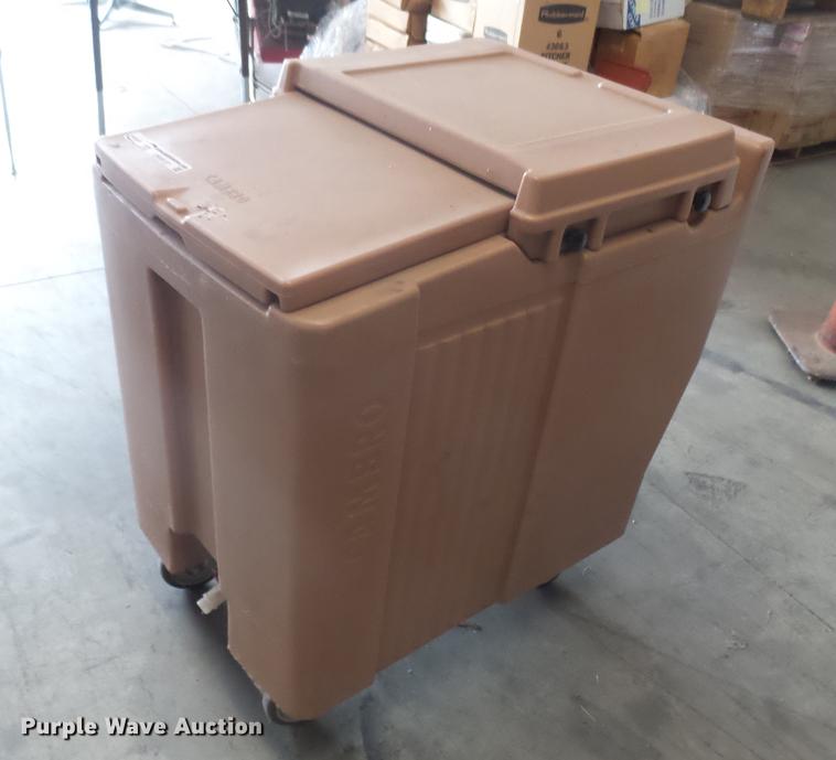 image for item DV9137 Cambro plastic ice chest