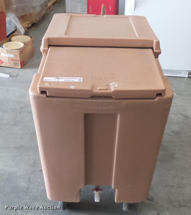 image for item DV9137 Cambro plastic ice chest