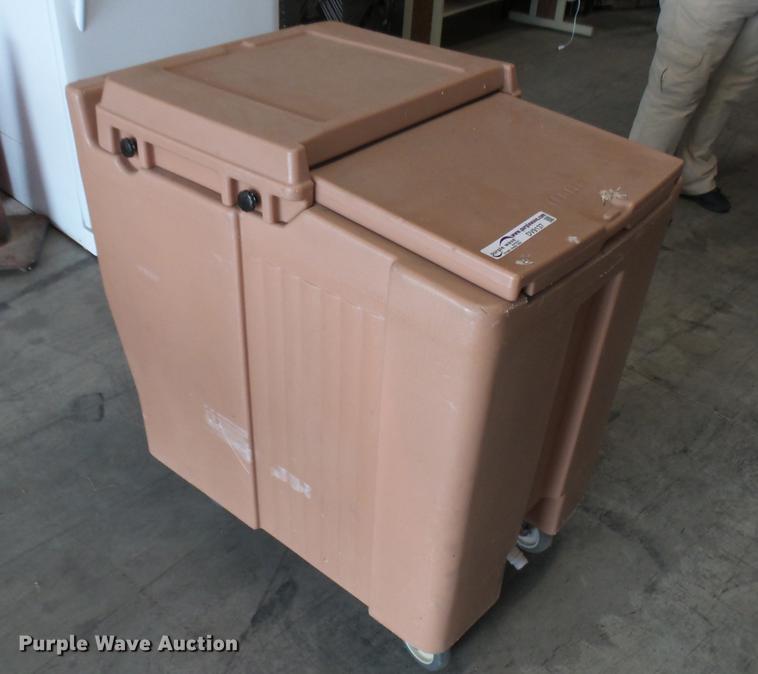 image for item DV9137 Cambro plastic ice chest