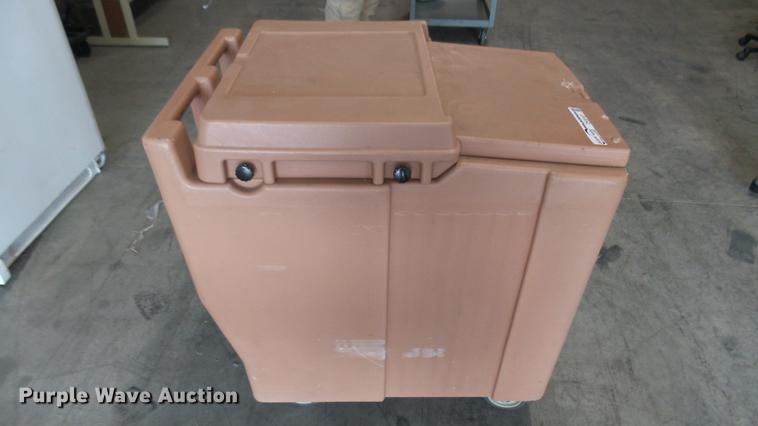 image for item DV9137 Cambro plastic ice chest